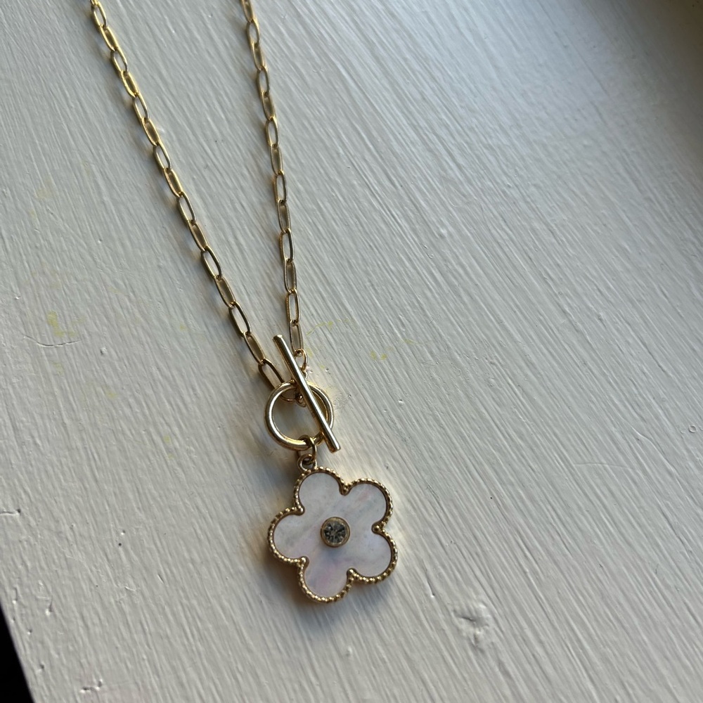 Gold and White Flower Pendant Necklace